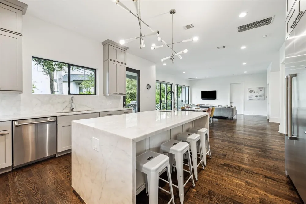 1010 Waltway Drive Houston, TX 77008