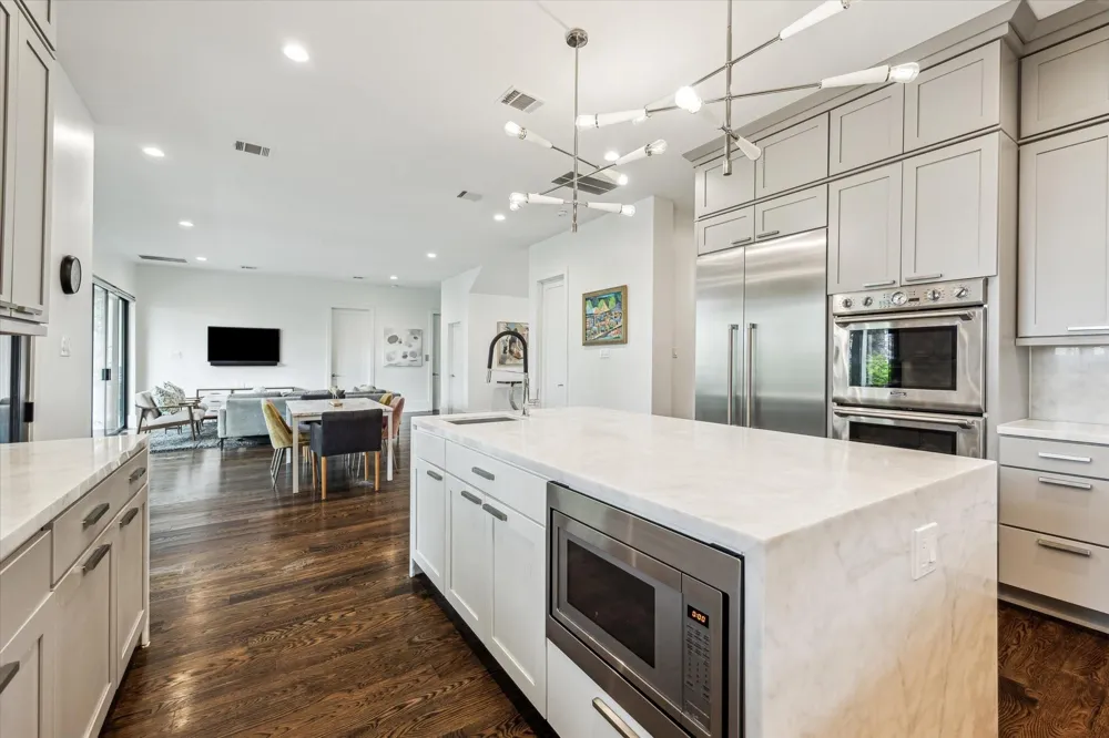 1010 Waltway Drive Houston, TX 77008