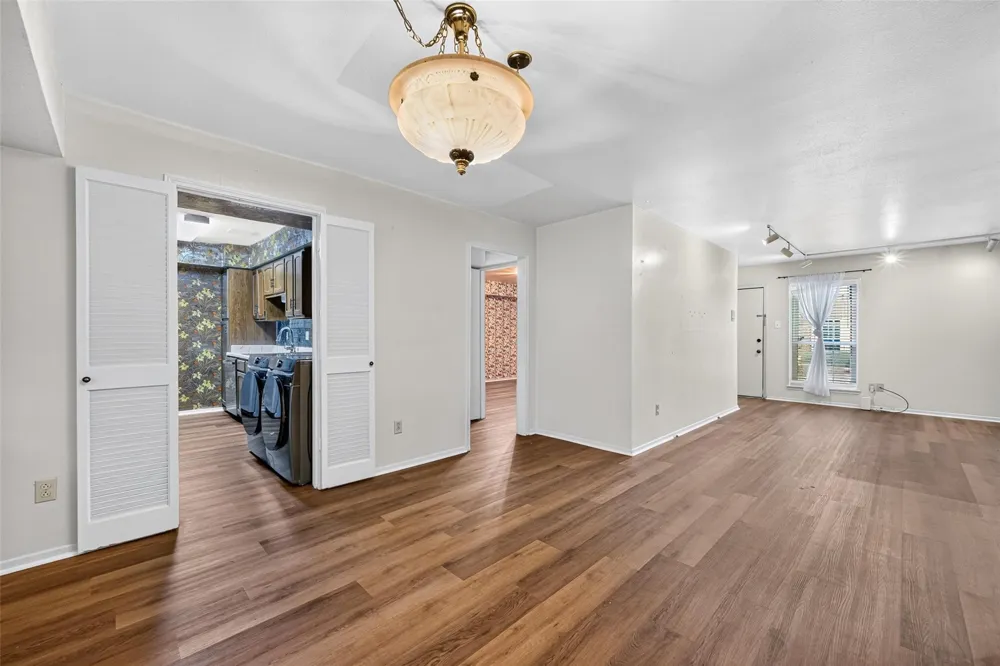 359 Post Oak Lane #122 Houston, TX 77024