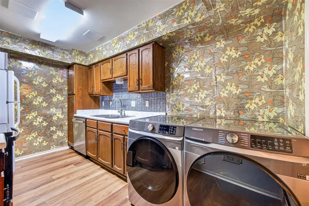 359 Post Oak Lane #122 Houston, TX 77024