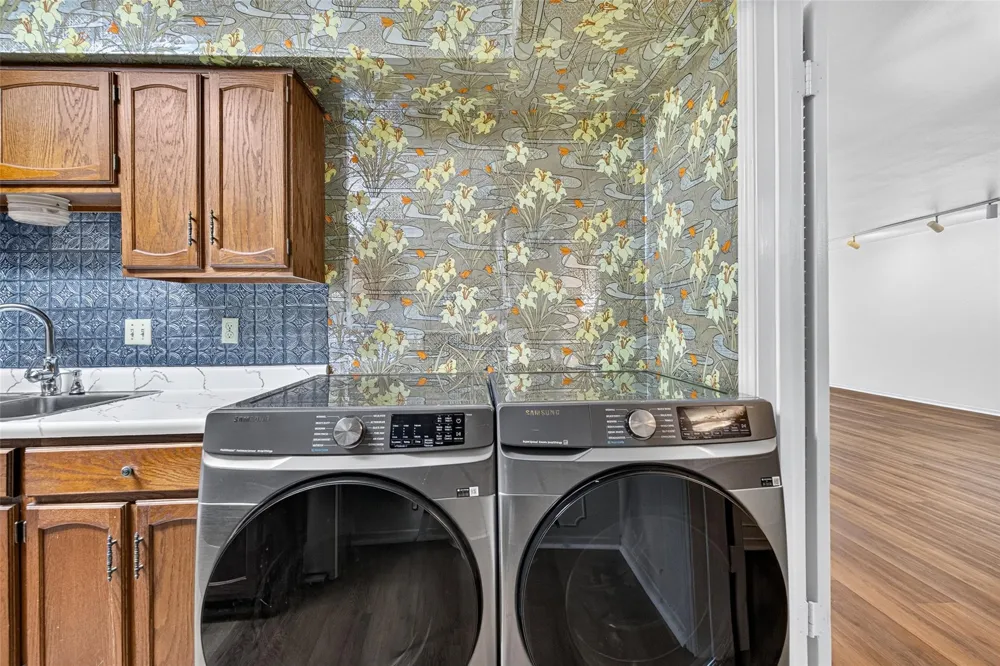 359 Post Oak Lane #122 Houston, TX 77024