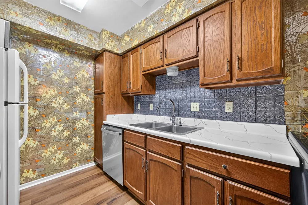 359 Post Oak Lane #122 Houston, TX 77024