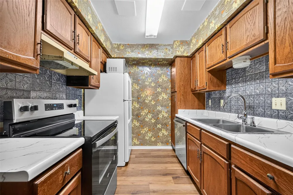 359 Post Oak Lane #122 Houston, TX 77024