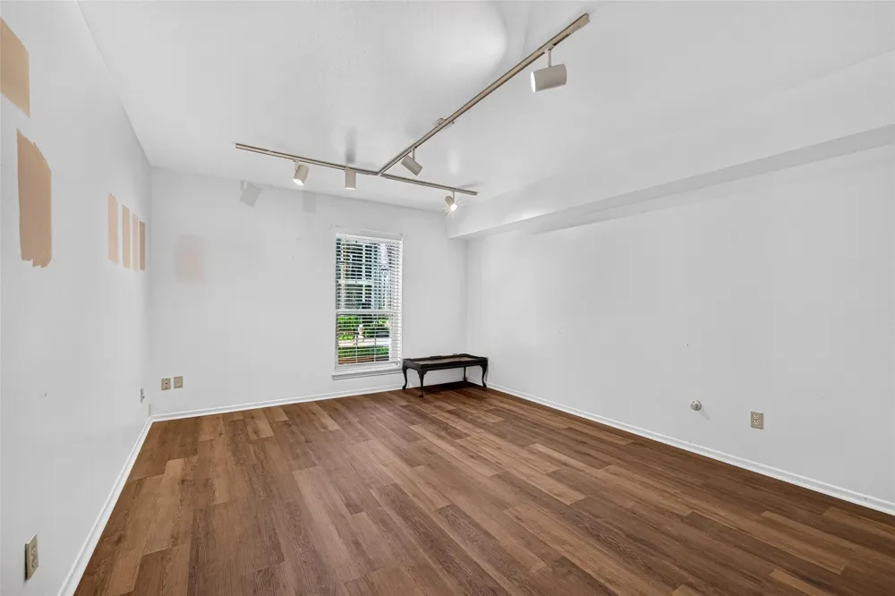 359 Post Oak Lane #122 Houston, TX 77024