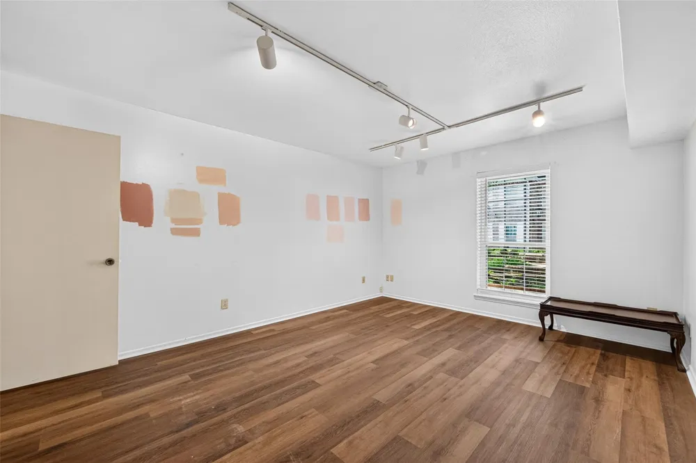 359 Post Oak Lane #122 Houston, TX 77024