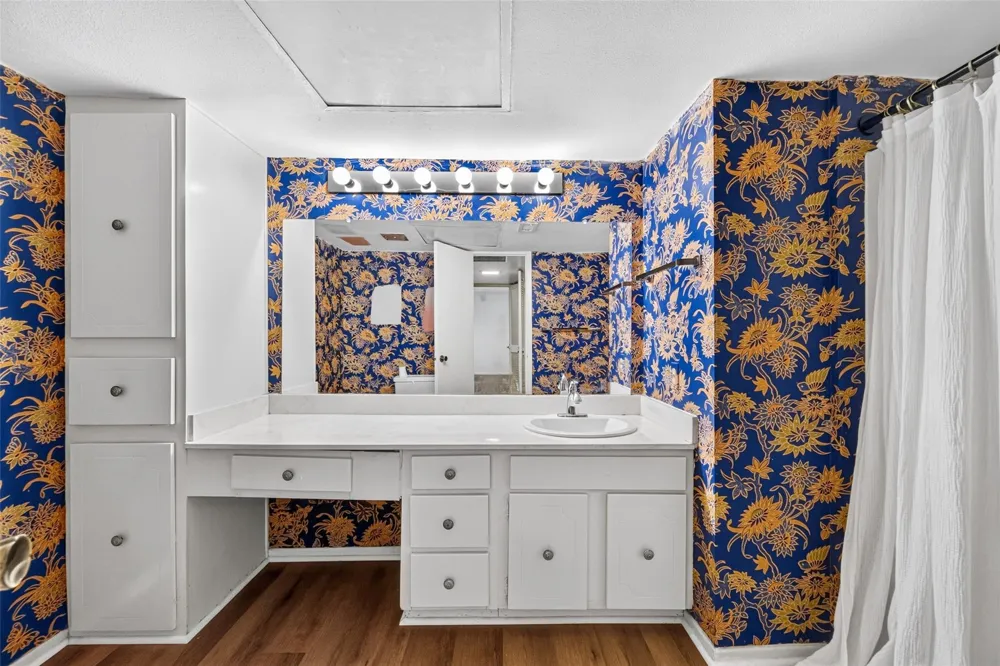 359 Post Oak Lane #122 Houston, TX 77024