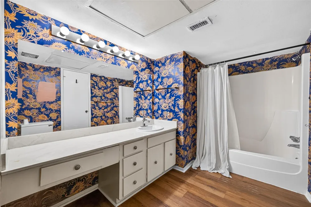 359 Post Oak Lane #122 Houston, TX 77024