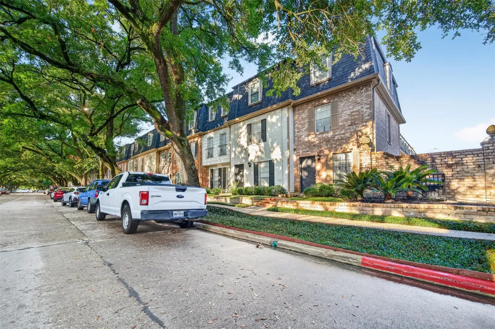 359 Post Oak Lane #122 Houston, TX 77024