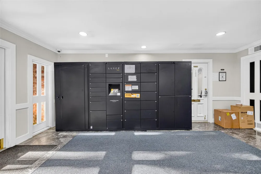 359 Post Oak Lane #122 Houston, TX 77024