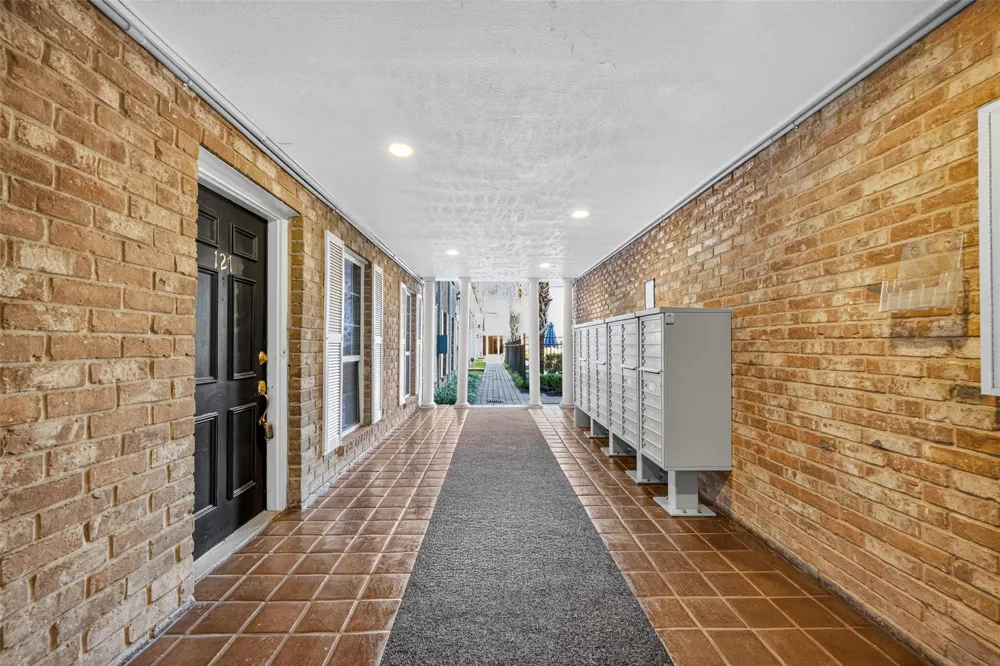 359 Post Oak Lane #122 Houston, TX 77024