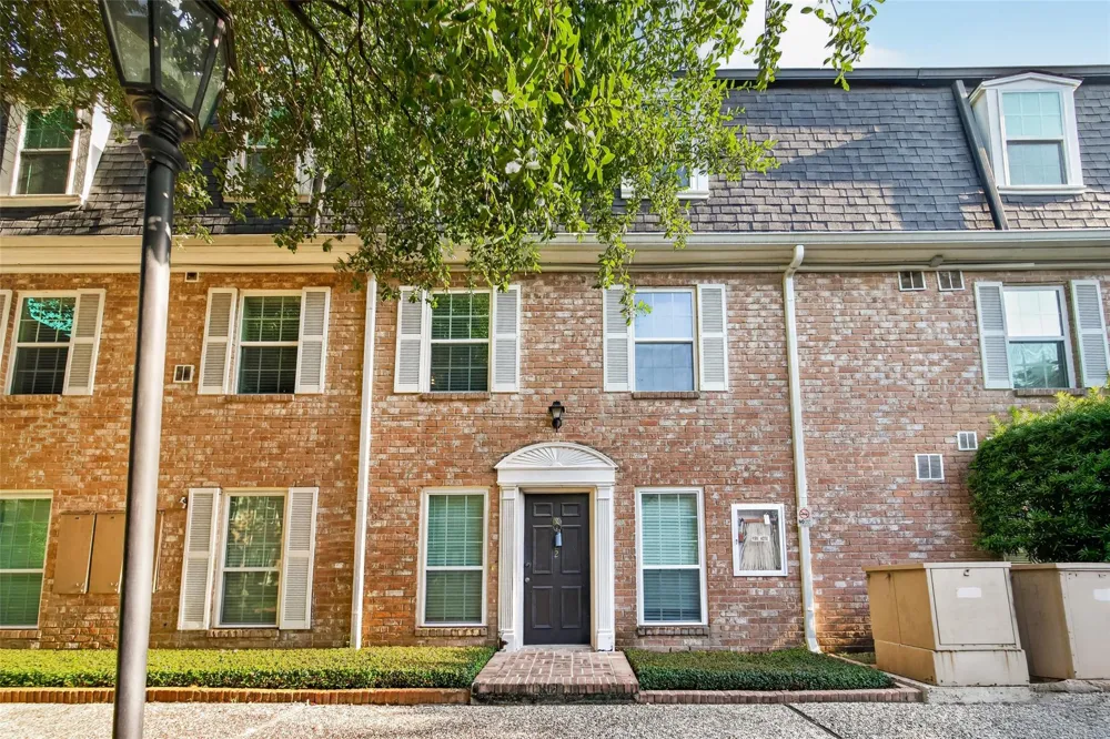 359 Post Oak Lane #122 Houston, TX 77024