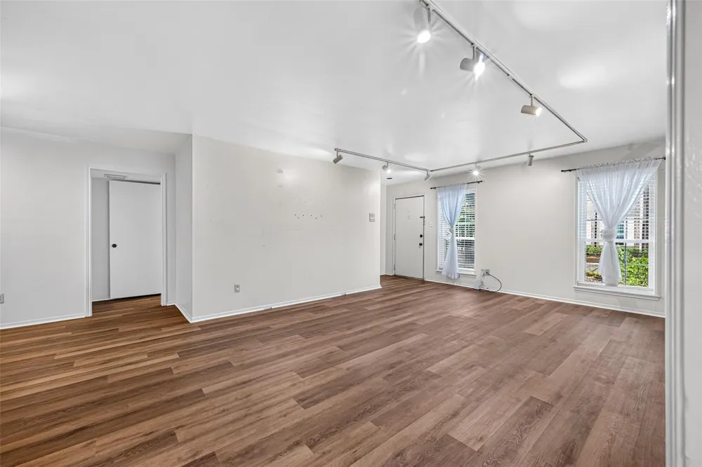 359 Post Oak Lane #122 Houston, TX 77024