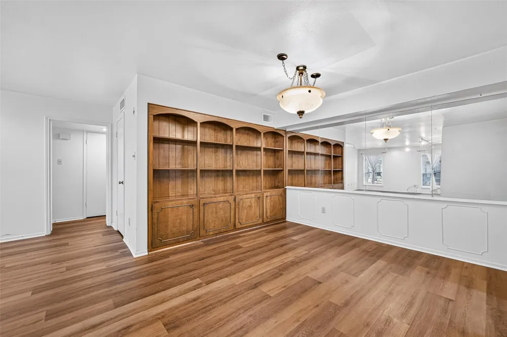 359 Post Oak Lane #122 Houston, TX 77024