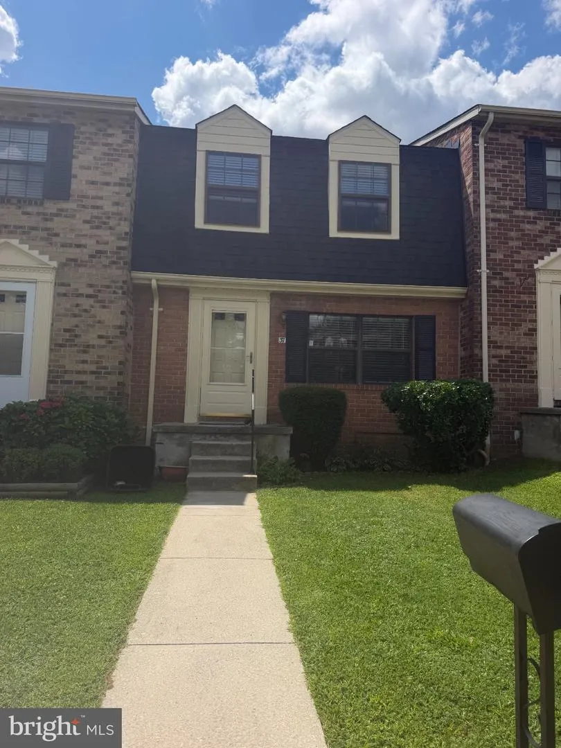 37 HEATHER HILL Baltimore, MD 21228