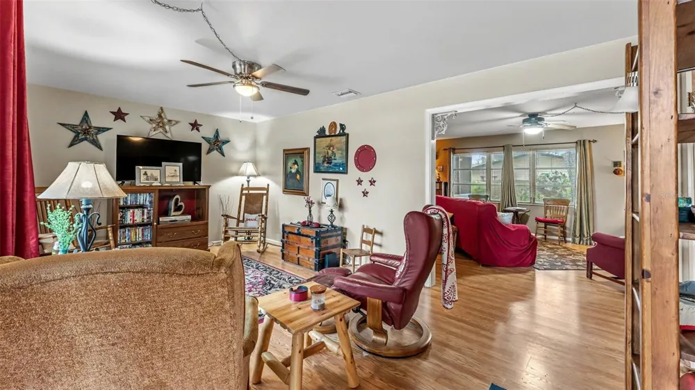 1733 FREDRICKSBURG AVENUE Lakeland, FL 33803