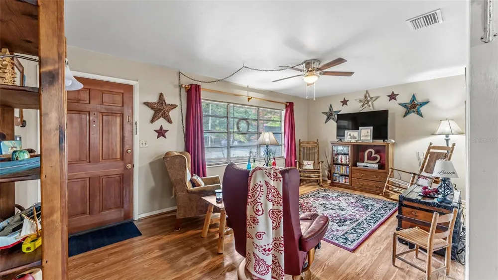 1733 FREDRICKSBURG AVENUE Lakeland, FL 33803