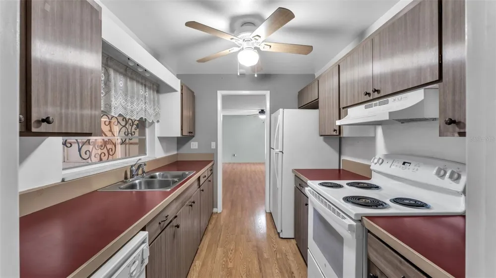 1733 FREDRICKSBURG AVENUE Lakeland, FL 33803