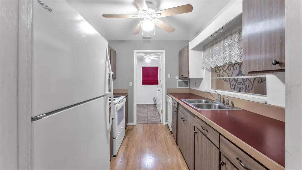 1733 FREDRICKSBURG AVENUE Lakeland, FL 33803