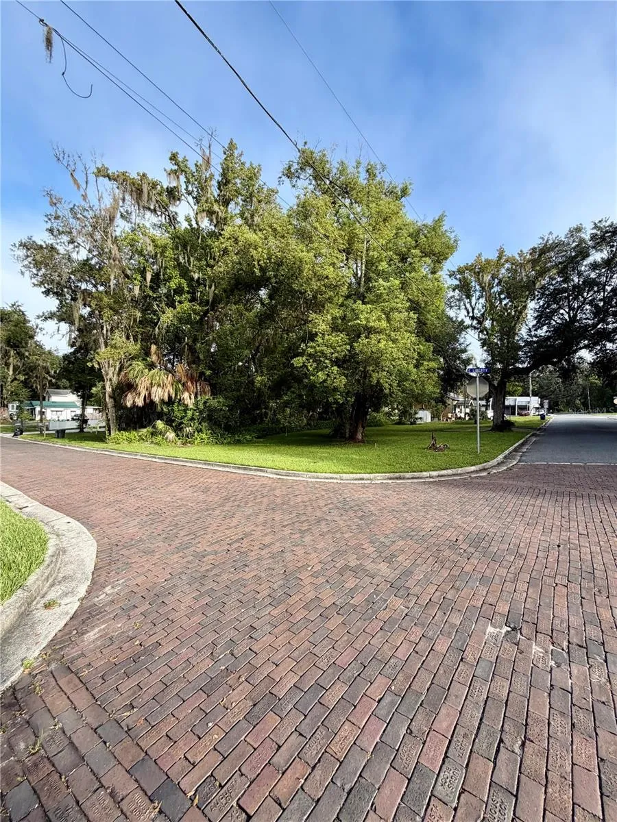 E LIBERTY STREET Brooksville, FL 34601