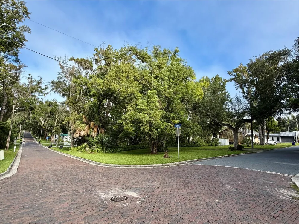 E LIBERTY STREET Brooksville, FL 34601
