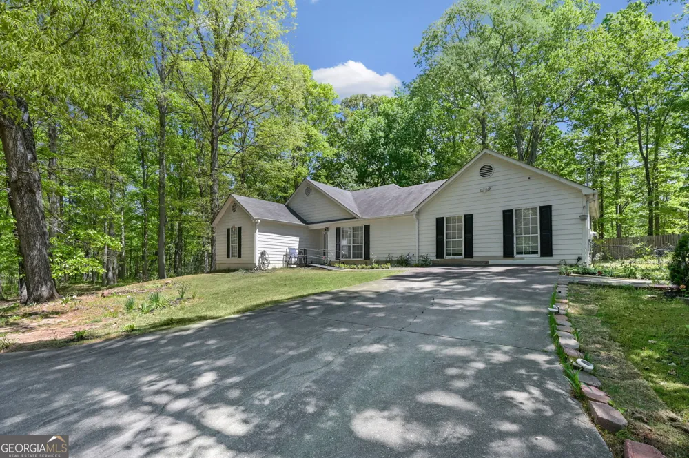 365 Cook DR Ellenwood, GA 30294