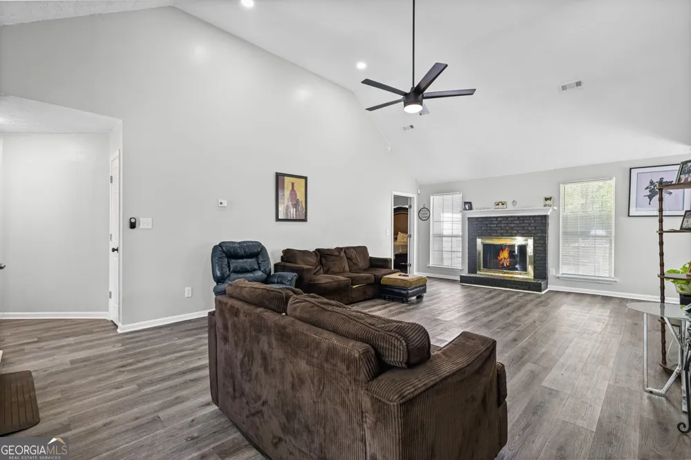 365 Cook DR Ellenwood, GA 30294