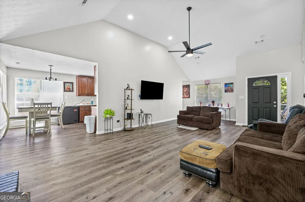 365 Cook DR Ellenwood, GA 30294