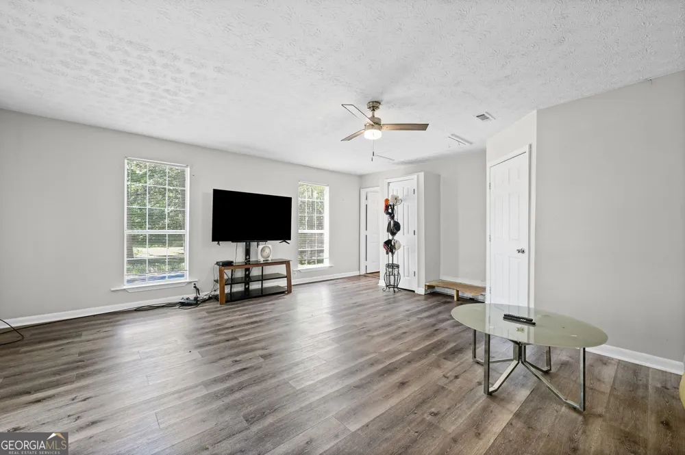 365 Cook DR Ellenwood, GA 30294
