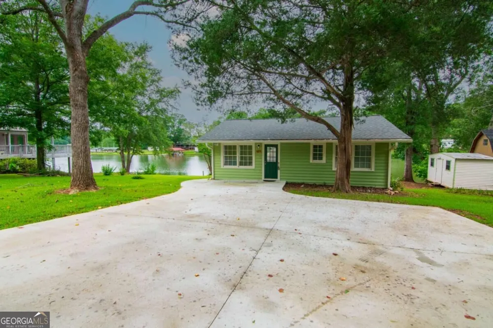 1671 West Pine Lake DR West Point, GA 31833
