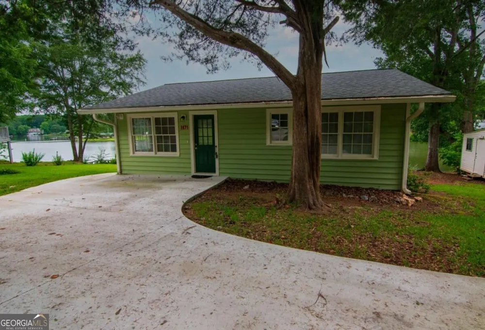 1671 West Pine Lake DR West Point, GA 31833