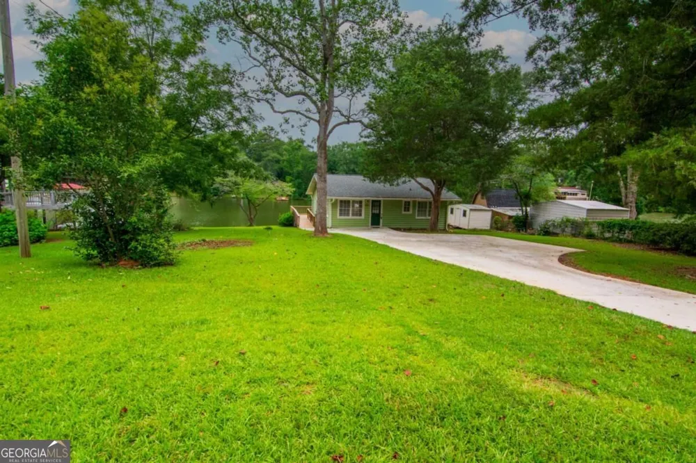 1671 West Pine Lake DR West Point, GA 31833