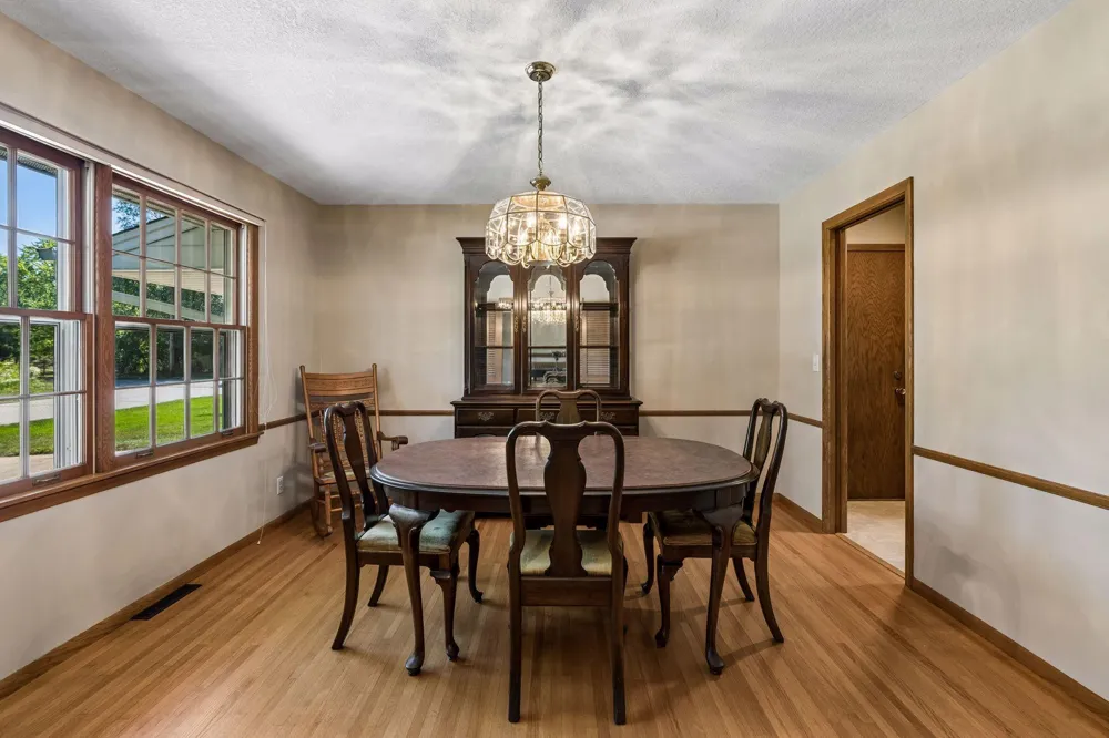 14211 Lennell Drive Minnetonka, MN 55345