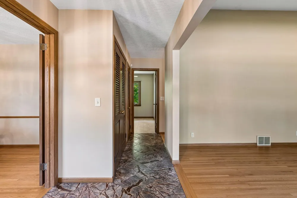 14211 Lennell Drive Minnetonka, MN 55345