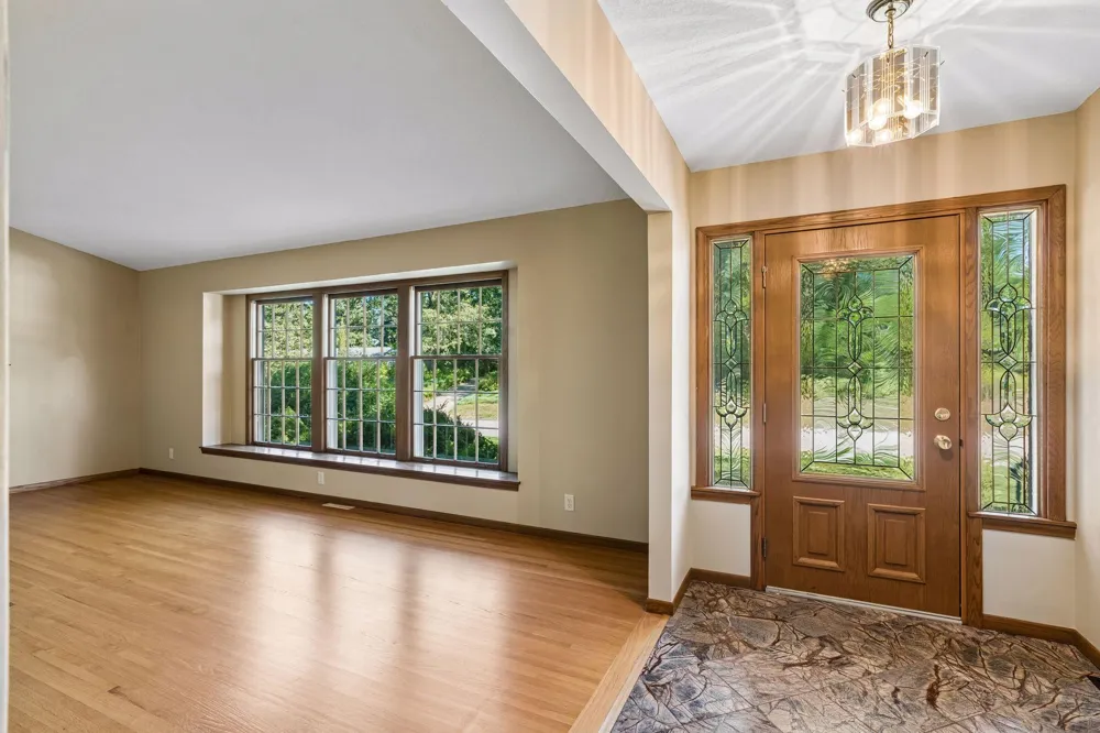 14211 Lennell Drive Minnetonka, MN 55345