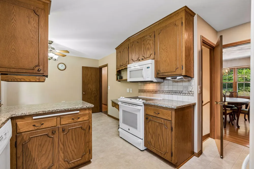 14211 Lennell Drive Minnetonka, MN 55345