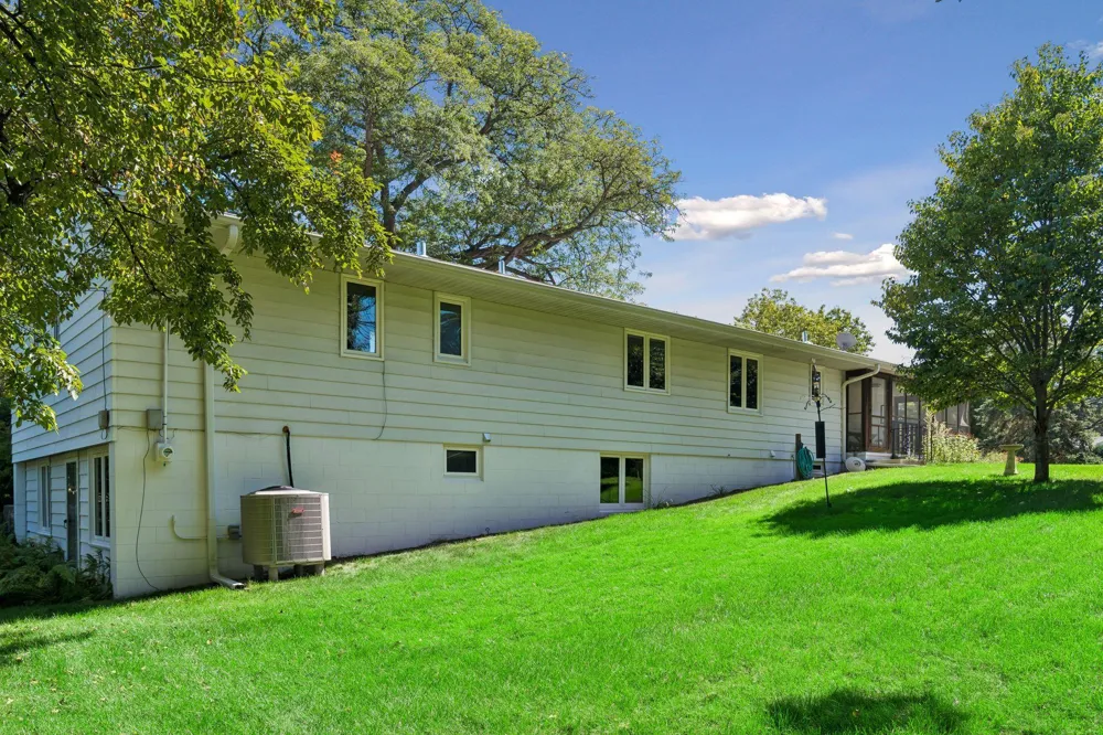 14211 Lennell Drive Minnetonka, MN 55345