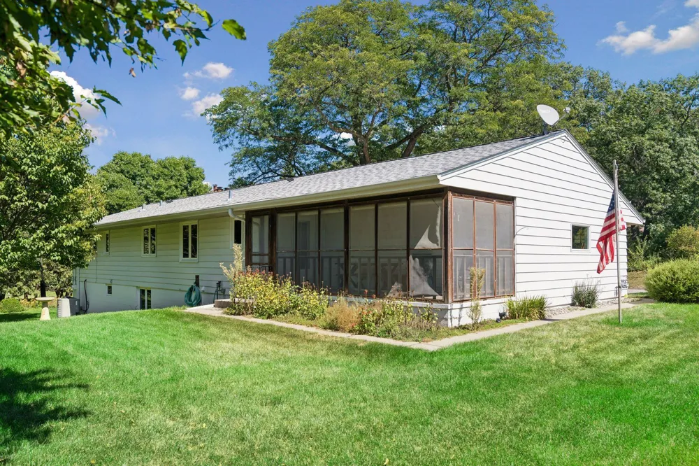 14211 Lennell Drive Minnetonka, MN 55345