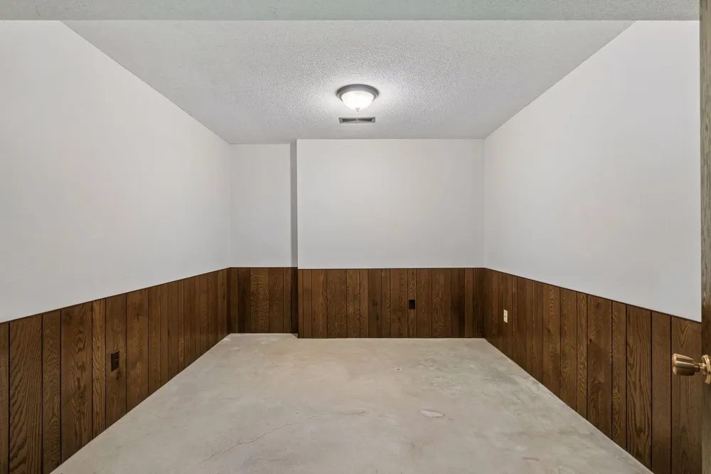 14211 Lennell Drive Minnetonka, MN 55345