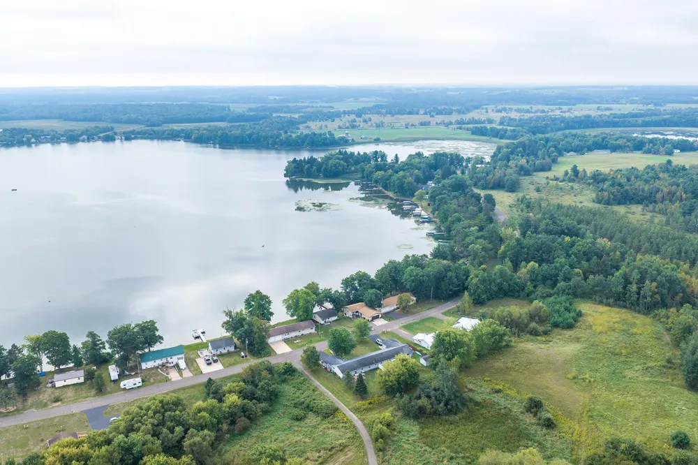 812 Magnor Lake Lane Clayton, WI 54004