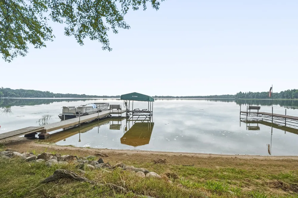 812 Magnor Lake Lane Clayton, WI 54004