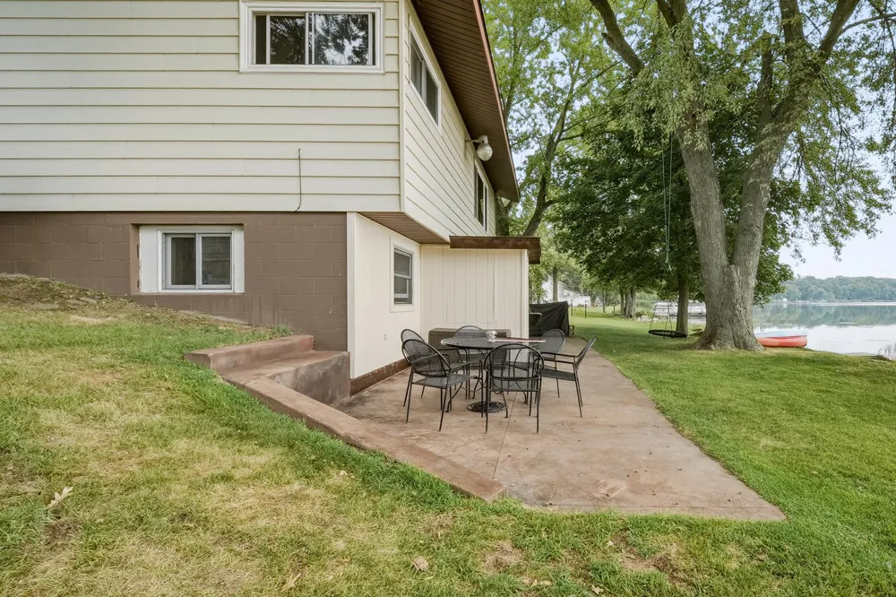 812 Magnor Lake Lane Clayton, WI 54004