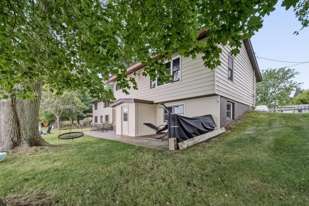 812 Magnor Lake Lane Clayton, WI 54004