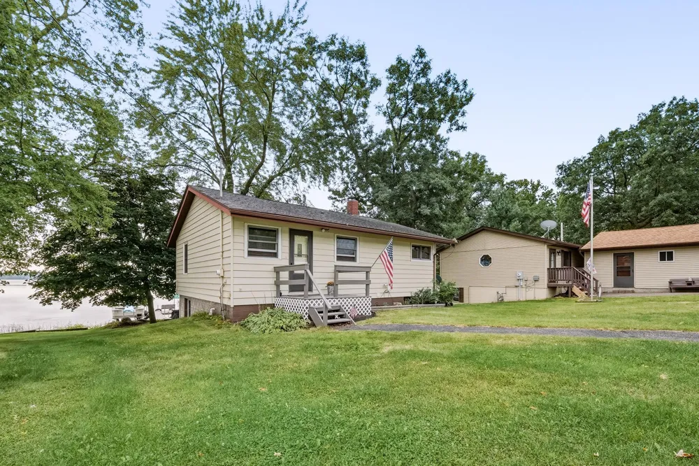 812 Magnor Lake Lane Clayton, WI 54004