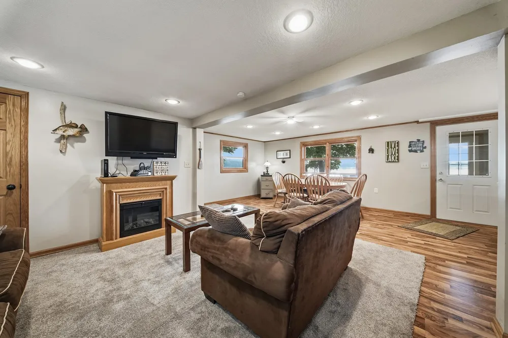 812 Magnor Lake Lane Clayton, WI 54004