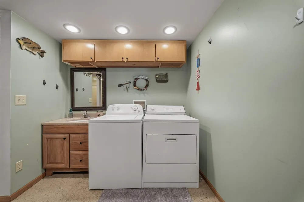 812 Magnor Lake Lane Clayton, WI 54004