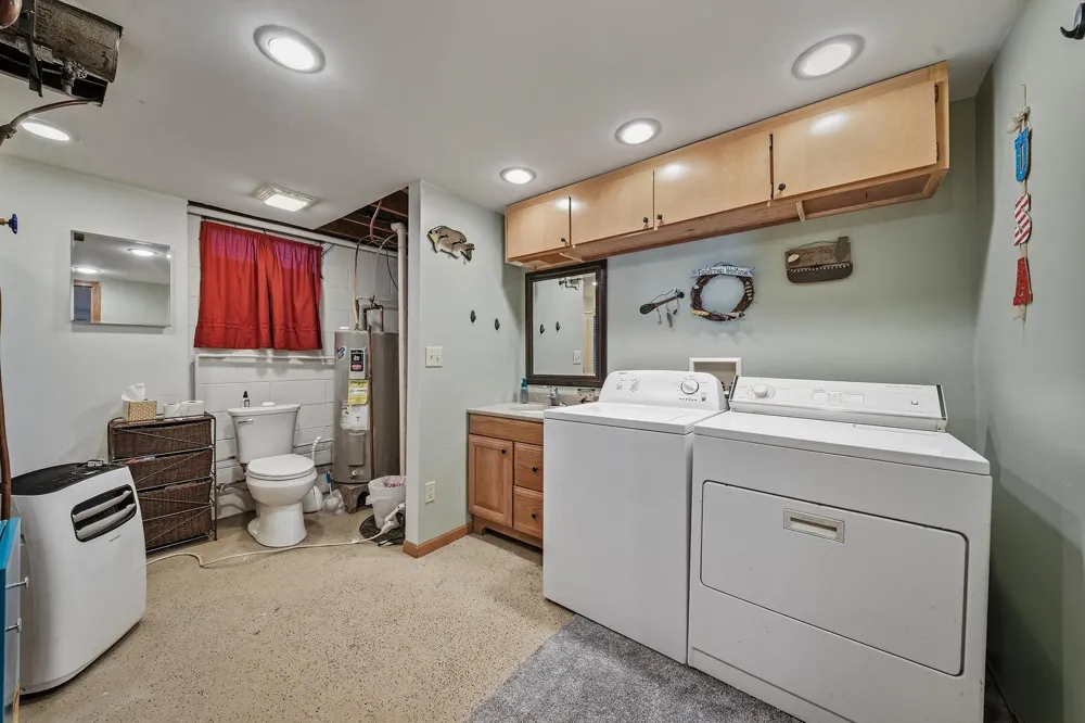 812 Magnor Lake Lane Clayton, WI 54004