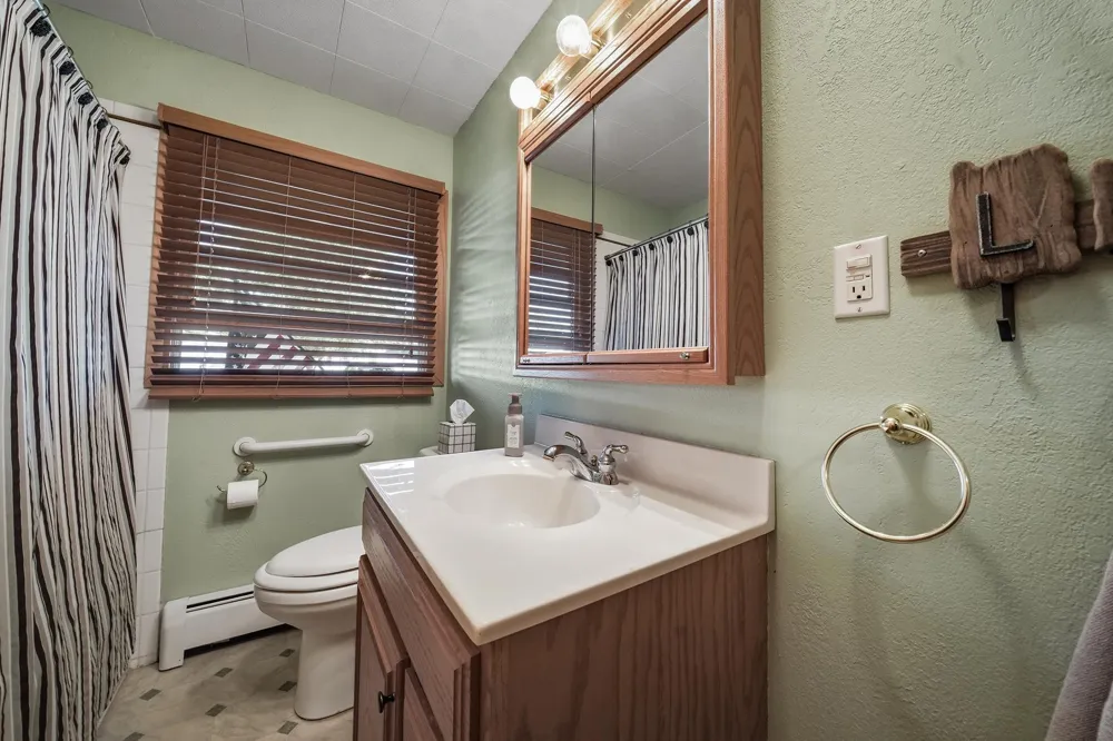 812 Magnor Lake Lane Clayton, WI 54004