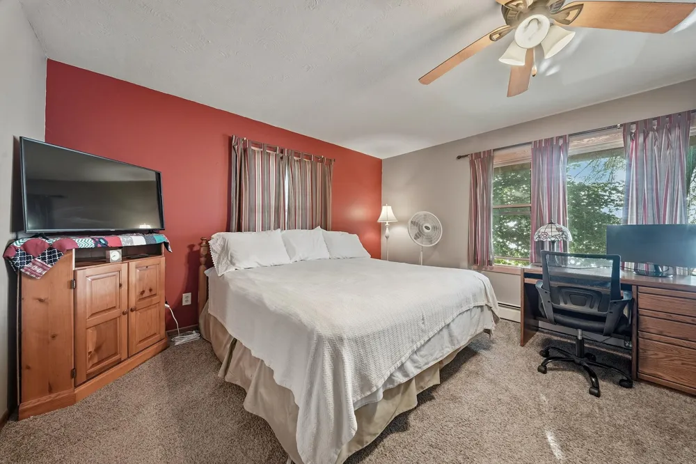 812 Magnor Lake Lane Clayton, WI 54004
