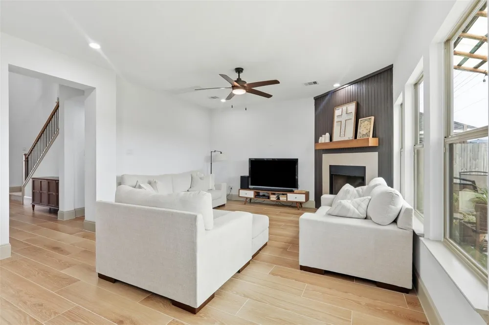 4909 E Meadow Drive Deer Park, TX 77536