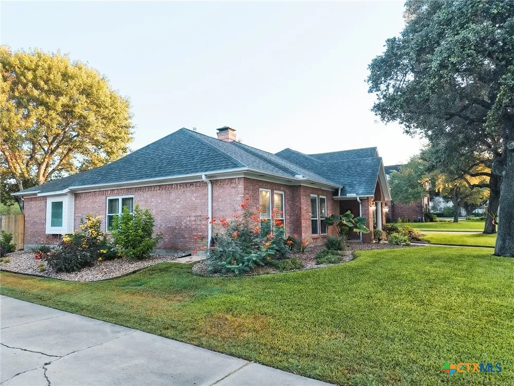 303 Woodlands Lane Victoria, TX 77904